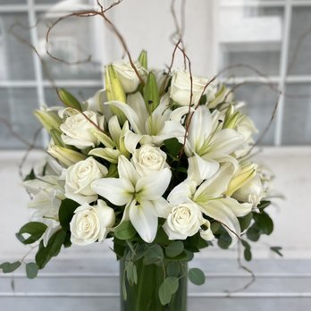 Sami's Flowers - White Roses and Lilies - Florists Near Me - Mission Viejo, California Sami's Flowers - White Roses and Lilies - Florists Near Me - Mission Viejo, California