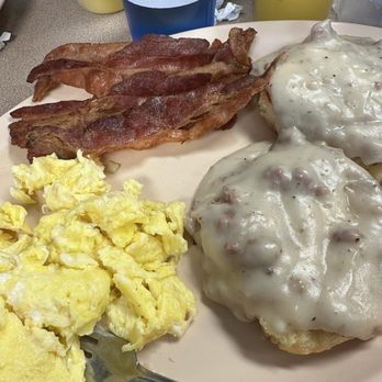 Gus's Grill - B&G special with scrambled eggs and bacon on the side - Burgers Near Me - Lagrange, Georgia