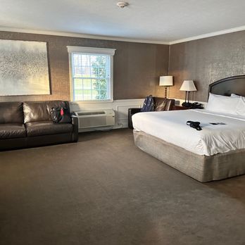 The Grand Resort - Bedroom - Venues & Event Spaces Near Me - Warren, Ohio The Grand Resort - Bedroom - Venues & Event Spaces Near Me - Warren, Ohio