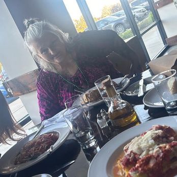 Sugo's Spaghetteria - Spaghetti and meatballs, pomodoro, and cannelloni - Italian Near Me - Edwardsville, Illinois Sugo's Spaghetteria - Spaghetti and meatballs, pomodoro, and cannelloni - Italian Near Me - Edwardsville, Illinois