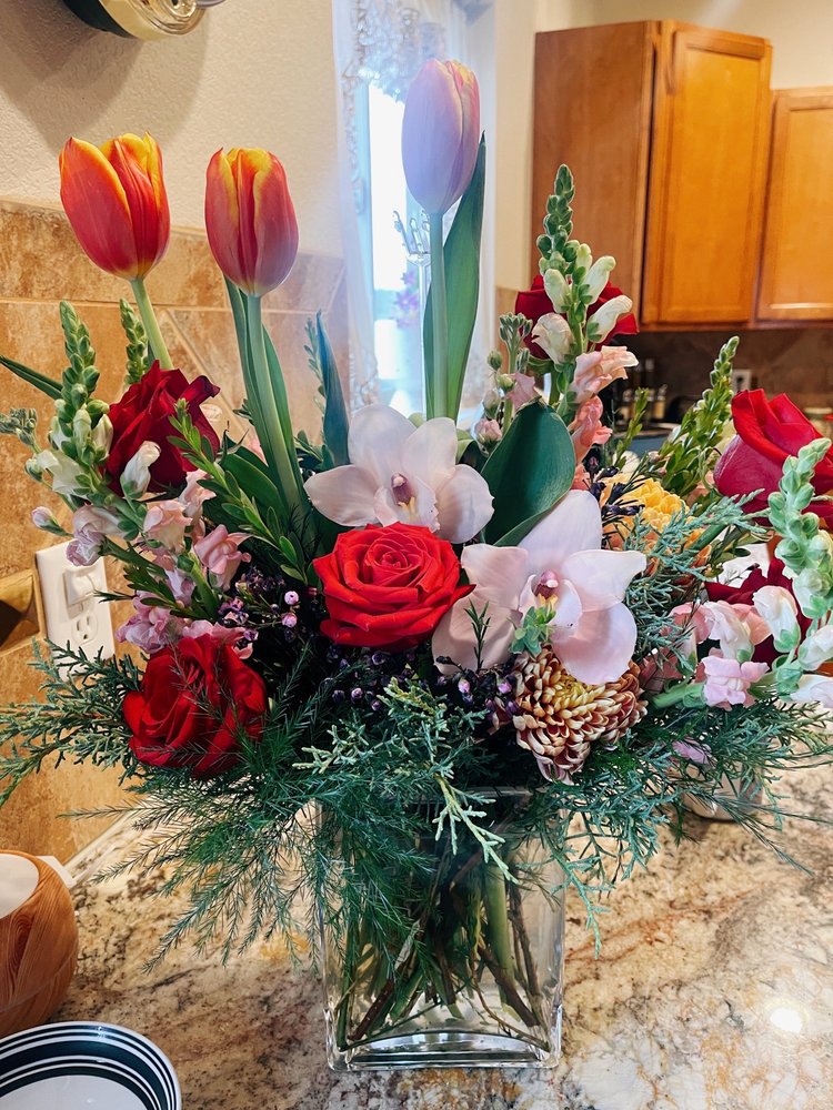 DESIGN WORKS A FLORAL STUDIO Updated September 2024 54 Photos