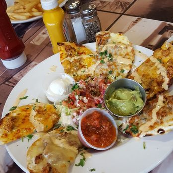 Wayzata Bar and Grill - The Muni - Nachos Magnifico - New American Near Me - Wayzata, Minnesota Wayzata Bar and Grill - The Muni - Nachos Magnifico - New American Near Me - Wayzata, Minnesota