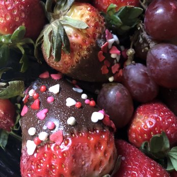 Edible Arrangements - chocolate covered strawberries and grapes - Gift Shops Near Me - Wheaton, Illinois