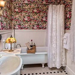 Sundara West Bed and Breakfast - Lavender Room Bathroom