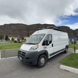 Crescent Bar Resort - Campground is well maintained and right by the water