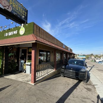 Coco Bomb - unmarked parking spots next to their building - Cafes Near Me - San Diego, California