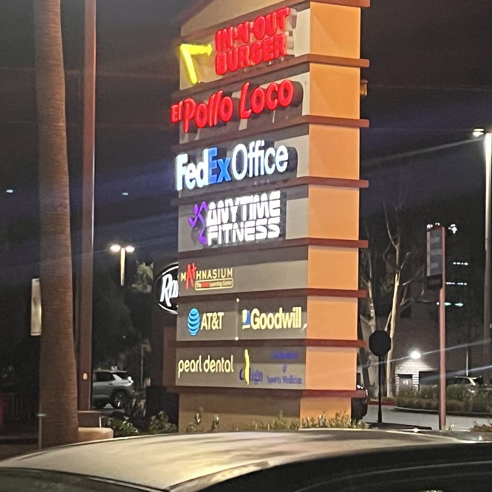 In-N-Out Burger - Sign - Burgers Near Me - El Segundo, California In-N-Out Burger - Sign - Burgers Near Me - El Segundo, California