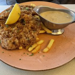 Fleißiges Liezchen - Schnitzel mit Pommes und Champignonsauce