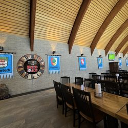 Red Oak Lager Haus & Biergarten - Interior