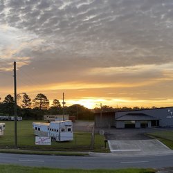 Horse Trailer Pros - NEW STATE OF THE ART FACILITY!!