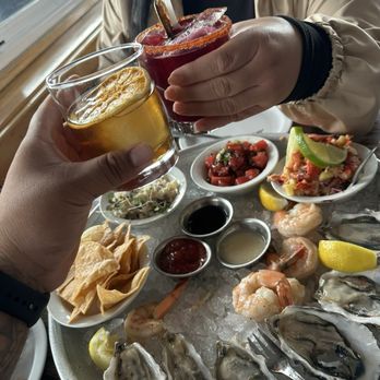 Sam's Chowder House - Captain platter - Seafood Near Me - Half Moon Bay, California