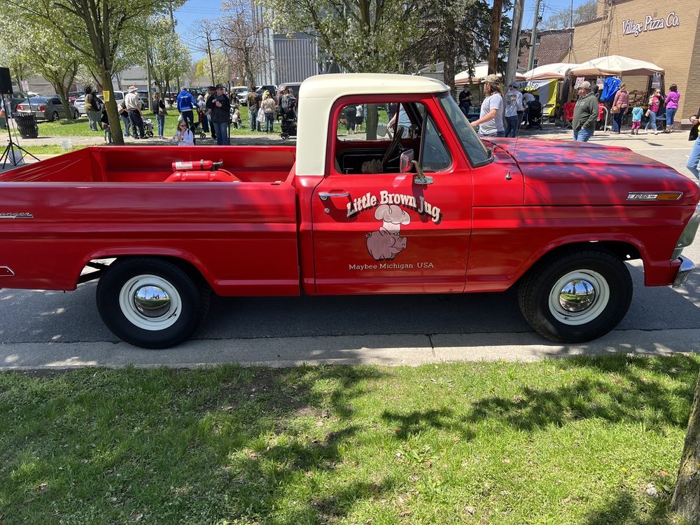 LITTLE BROWN JUG 39 Photos & 41 Reviews 7697 Bluebush Rd, Maybee