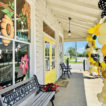 The Busy Bee Cafe - Welcome to the Front Porch ! - Ice Cream & Frozen Yogurt Near Me - Lascassas, Tennessee The Busy Bee Cafe - Welcome to the Front Porch ! - Ice Cream & Frozen Yogurt Near Me - Lascassas, Tennessee