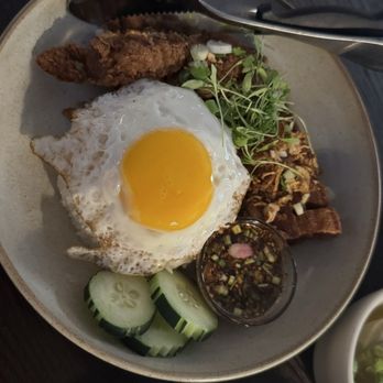 Saneh Bangkok - Saam Chun Tod Nam Pla - Thai Near Me - Pleasant Hill, California