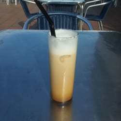 Rick's Café - Café con leche,hielo y beilis.Especialidad de la casa.