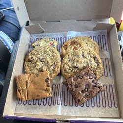 Insomnia Cookies - Cookies and brownies for the win
