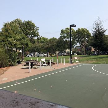 Stanford Park - Benches, greens, children playground in back - Parks Near Me - Emeryville, California