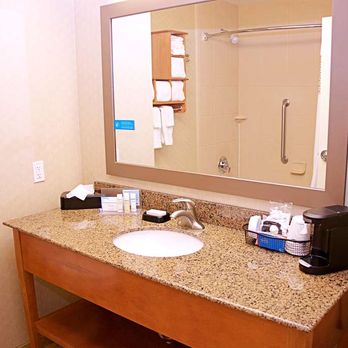 Hampton Inn Sidney - Guest room bath - Hotels Near Me - Sidney, Nebraska