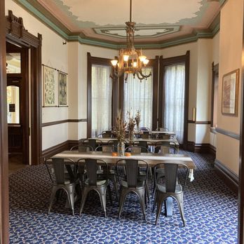 HI Sacramento Hostel - Pretty dinning area. - Hostels Near Me - Sacramento, California