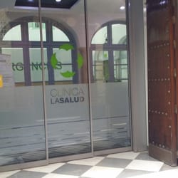 Clínica La Salud - Entrada