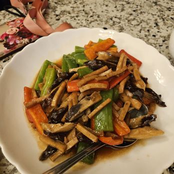 Yuan Su Vegetarian - Veggie sea cucumber stir fry - Vegetarian Near Me - Portland, Oregon Yuan Su Vegetarian - Veggie sea cucumber stir fry - Vegetarian Near Me - Portland, Oregon