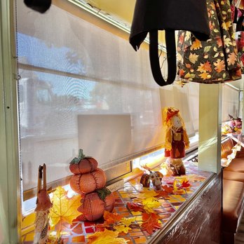 Le Roy's Restaurant - Inside - Diners Near Me - Monrovia, California Le Roy's Restaurant - Inside - Diners Near Me - Monrovia, California
