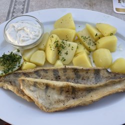 Camperia - Zanderfilet mit Salzkartoffeln- dazu hab's noch einen kleinen gemischten Salat.