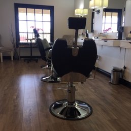 Consultation room.  They do the brow work in the backroom. you can hear buzzing while seated here