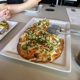 thai chicken flat bread