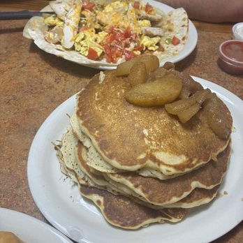 Florida Cracker Kitchen - Fajita skillet and cinnamon sugar apple pancakes - Southern Near Me - Brooksville, Florida