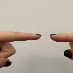 Forever Nails - Swollen finger