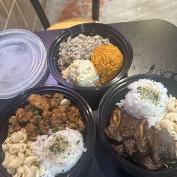 Mannge Town Cafe - Spicy garlic chicken, kalbi and chicken kelaguin mini bowls. - Guamanian Near Me - Temecula, California Mannge Town Cafe - Spicy garlic chicken, kalbi and chicken kelaguin mini bowls. - Guamanian Near Me - Temecula, California