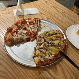 Half n half: pepperoni, mushrooms, and onion vs chicken, mushrooms, and artichoke hearts