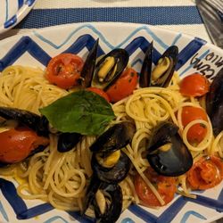Taverna Antonio - Fresh spaghetti and mussels.