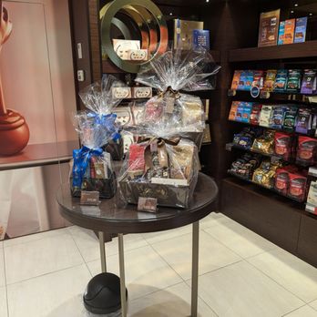 Lindt Chocolate Shop - Gift baskets - Chocolatiers & Shops Near Me - Winnipeg, Manitoba Lindt Chocolate Shop - Gift baskets - Chocolatiers & Shops Near Me - Winnipeg, Manitoba