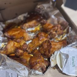 Avalanche Pizza - Wings w/ teriyaki sauce.