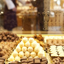 Telgmann - Eine große Auswahl aus hauseigen hergestellten Pralinés und Truffes.