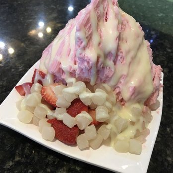 Nu Ice & Drinks - Strawberry snow w strawberries and mochi and condensed milk - hill size - Desserts Near Me - Houston, Texas Nu Ice & Drinks - Strawberry snow w strawberries and mochi and condensed milk - hill size - Desserts Near Me - Houston, Texas