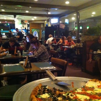Zuccarelli - Get a booth in the far back and you can people-watch the entire room. - Pizza Near Me - Pompano Beach, Florida