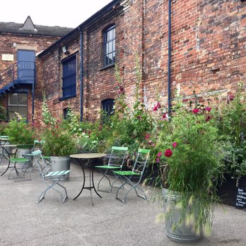 Emma Bridgewater - Arts & Crafts Near Me - Hanley, STE