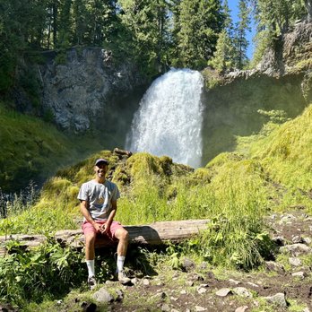 Sahalie Falls - Getting a closer look at Sahalie Falls down by the base area. - Hiking Near Me - Sisters, Oregon Sahalie Falls - Getting a closer look at Sahalie Falls down by the base area. - Hiking Near Me - Sisters, Oregon