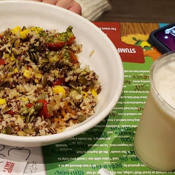 Barnwood - Manteca - Wilderness Bowl (GF) with a kid's version of a Pina Colada. - Barbeque Near Me - Manteca, California