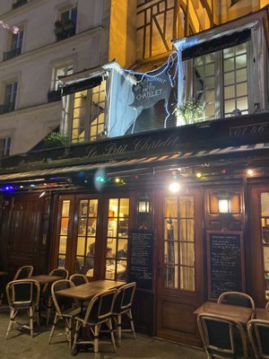 Le Petit Châtelet by null