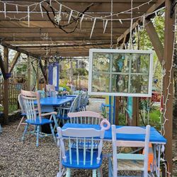 Sedona Summer Art Star - Seating for up to 25 people buffet style for up to 40.  Free street parking across the street.