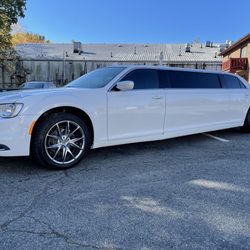 NJ Premier Car Service - Chrysler 6 passenger limo