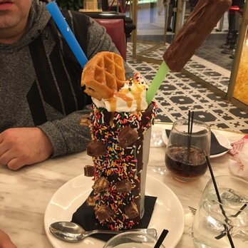 Sugar Factory Foxwoods - Snickers milkshake - American Near Me - Mashantucket, Connecticut Sugar Factory Foxwoods - Snickers milkshake - American Near Me - Mashantucket, Connecticut