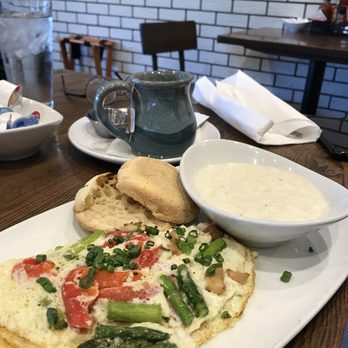 Another Broken Egg Cafe - Skinny omelette with grits and tea - American Near Me - Austin, Texas Another Broken Egg Cafe - Skinny omelette with grits and tea - American Near Me - Austin, Texas