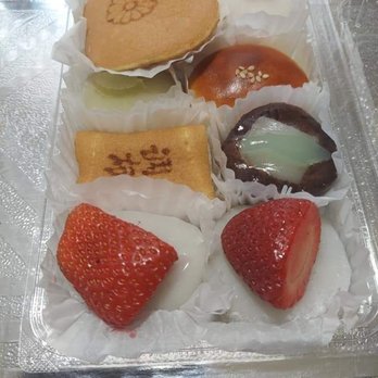 Fugetsu-Do - Mochi selection - Candy Stores Near Me - Los Angeles, California Fugetsu-Do - Mochi selection - Candy Stores Near Me - Los Angeles, California