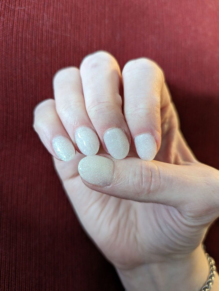 Glo Nail Lounge Logo