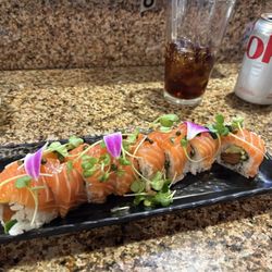Kaizen Japanese Bar & Grill - Salmon Delight Roll